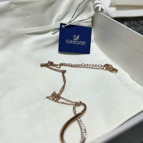 ✨ Stunning Elegant Vintage Swarovski Rose Infinity Exist Necklace - Picture 8 of 16